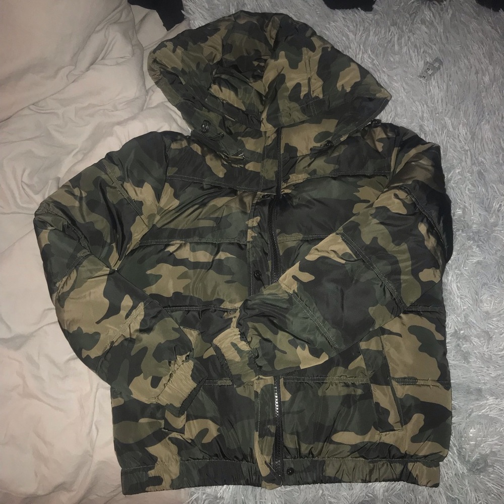 GARAGE Camo Puffer